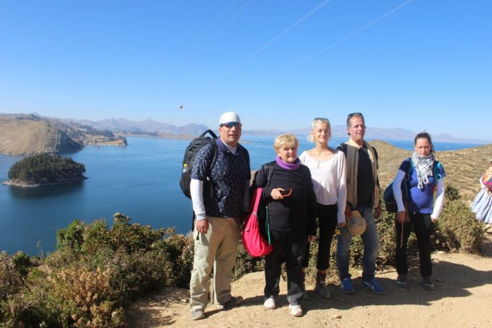 Il viaggio di Kamlalaf approda sul lago Titicaca