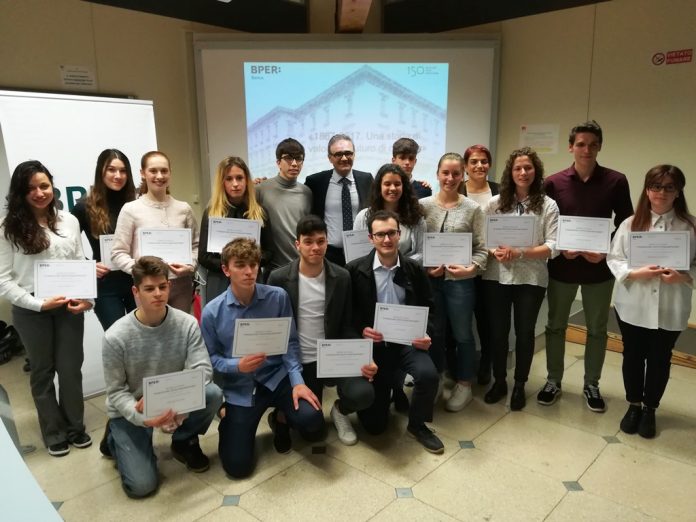 Due studenti picentini premiati con le borse di studio Fondazione Centocinquantesimo