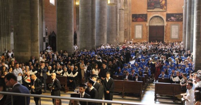 300 laureati in Cattedrale