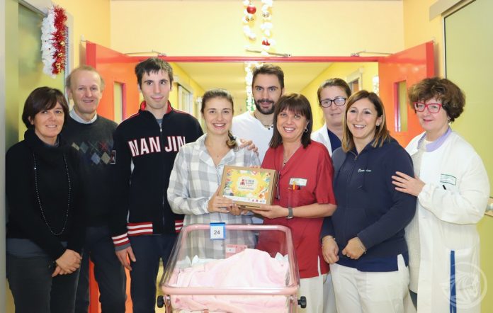 Oggi all'ospedale di Piacenza consegnato alla neonata Giada il primo kit “La scelta di leggere piace”